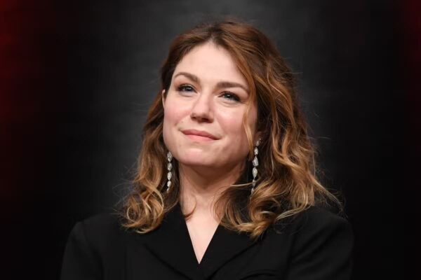 Portrait Emilie Duquenne cover